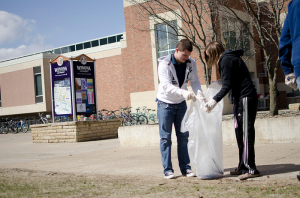 Students Cleaning up Campus