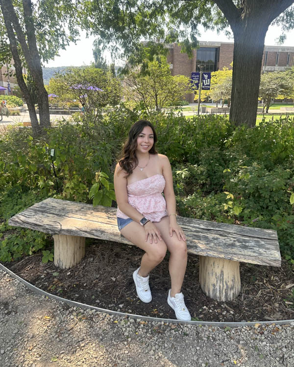 Leslie Alvarez '28